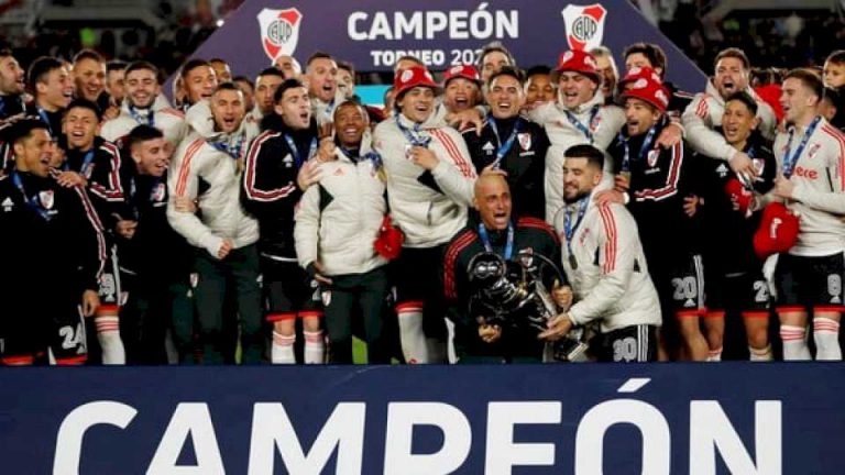 lo-que-no-se-vio-de-la-fiesta-de-river-campeon:-el-gesto-de-enzo-perez,-insultos-a-chiqui-tapia-y-el-eterno-recuerdo-de-madrid