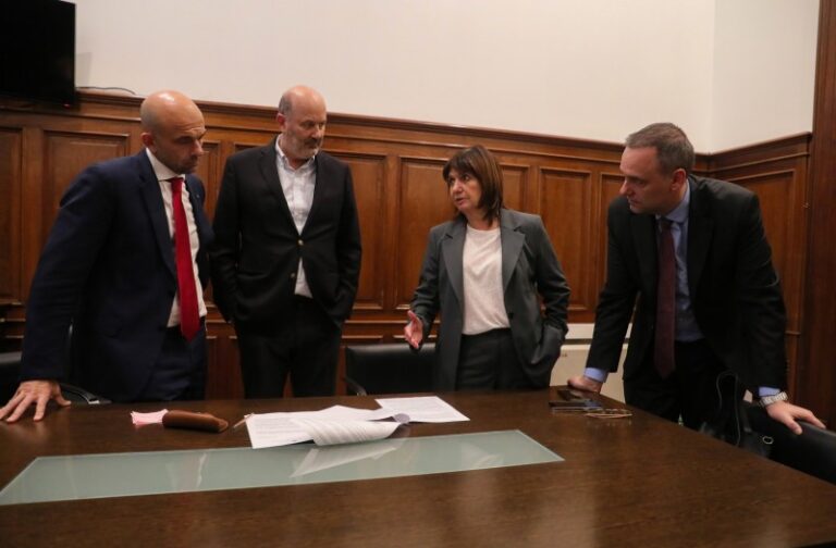 El Gobierno desregula el servicio de rampas en los aeropuertos para desguazar Intercargo