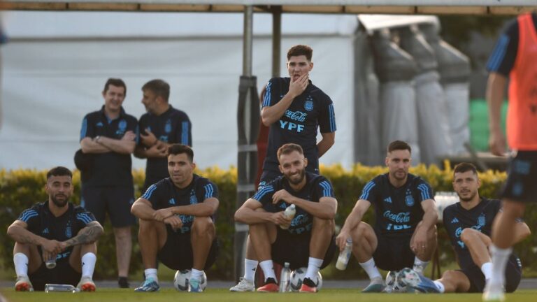 La Selección argentina tiene su último entrenamiento antes de viajar a Paraguay