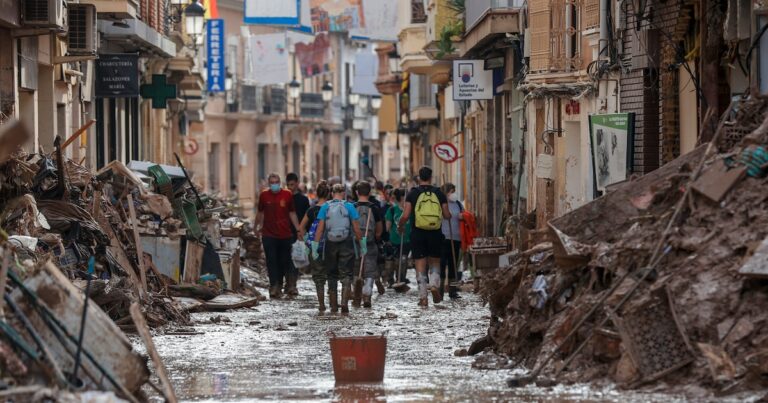 Última hora de la DANA, en directo: El número de víctimas mortales asciende a 215 y Mazón reclama 31.402 millones