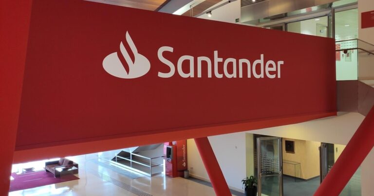 Jefferies destaca la «sólida dinámica» del tercer trimestre de Santander, a pesar del impacto de Argentina