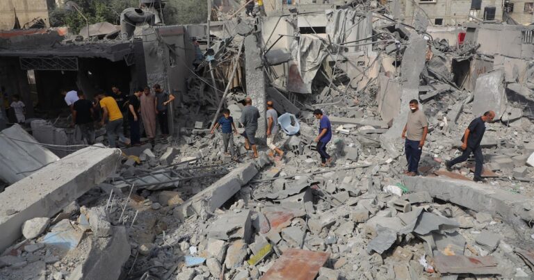 Aumentan a más de 43.300 los muertos por la ofensiva de Israel contra Gaza, incluidos 55 en el último día