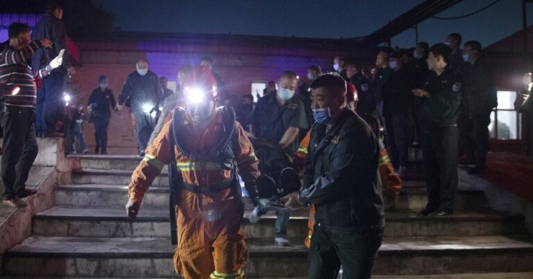 Al menos tres muertos y cuatro desaparecidos tras el derrumbe de una mina de hierro en el este de China