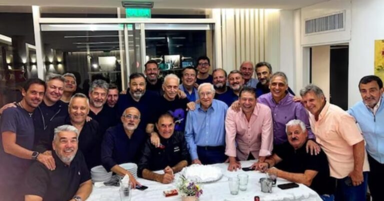 Enrique Macaya Márquez festejó sus 90 años con invitados de lujo y confesó de qué club es hincha