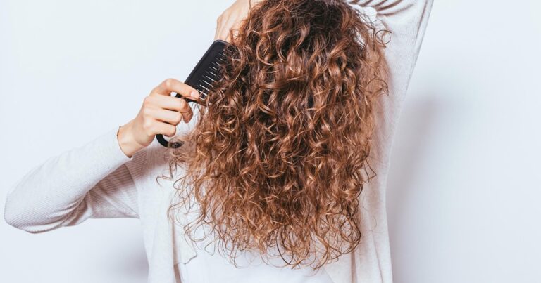 Estos son los mejores aceites vegetales y esenciales para cabello rizado