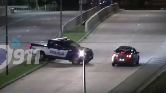 Córdoba: dos adolescentes robaron un auto y fueron perseguidos por la policía a toda velocidad