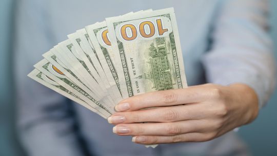 El dólar blue cerró a $1050 para la compra y $1030 para la venta
