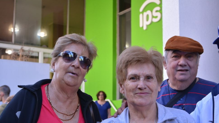 La motosierra de Javier Milei deja de recortar a los jubilados y va por los subsidios