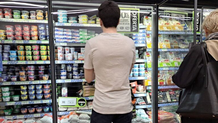 Aseguran que el consumo repuntó en noviembre por primera vez en el año