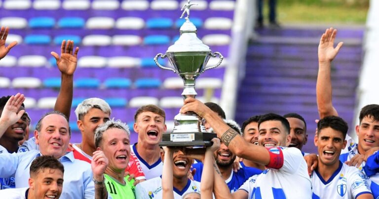 Los ex jugadores de Boca y River que lograron el ascenso con su equipo en Uruguay