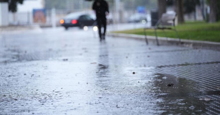 Lluvia, nieve, viento y olas pondrán hoy en aviso a una veintena de provincias