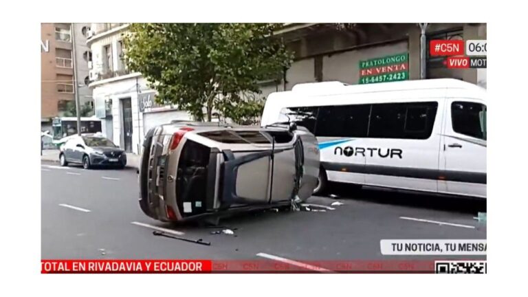 Choque y vuelco en Balvanera dejó tres heridos