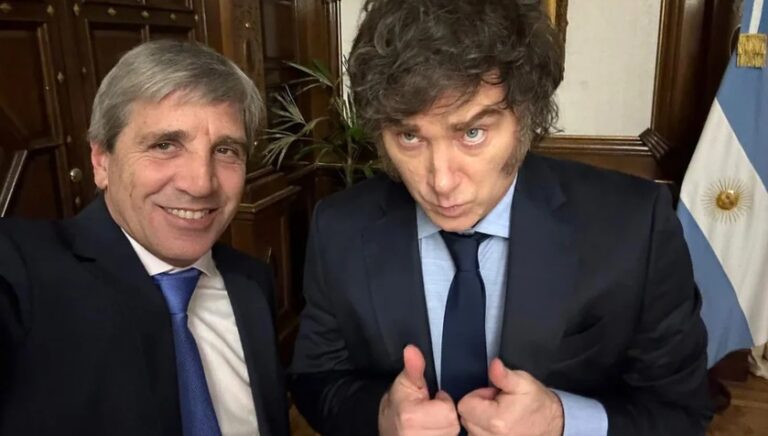 Blanqueo de dólares del colchón: Milei promueve la evasión de impuestos y el lavado de dinero