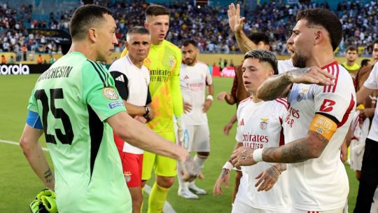 Cruce caliente entre Otamendi y Marchesín: empujón, reclamos y tensión