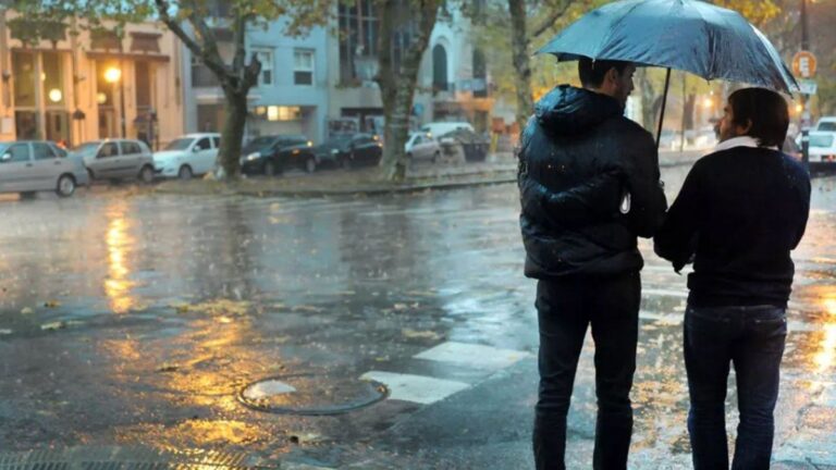 El frío extremo no se va y vuelven las lluvias al AMBA: el desalentador informe del SMN