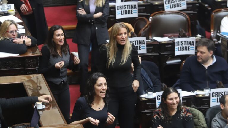 El fuerte cruce entre diputadas de UP y José Luis Espert que provocó el final de la sesión