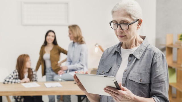 Lanzan en Argentina un asistente virtual pensado para adultos mayores en el trabajo