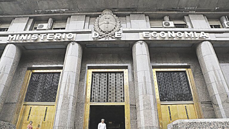 Con menos impuestos, la presión tributaria igualmente subirá un punto del PBI hasta 2026