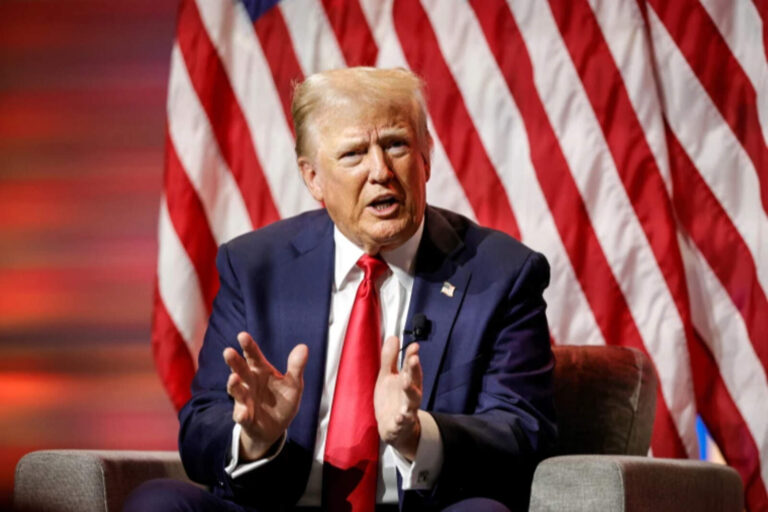 Donald Trump acusó a un senador demócrata de un masivo fraude hipotecario