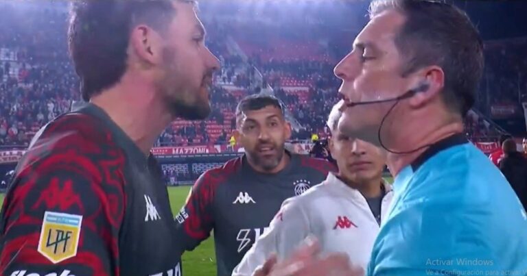 Video: el fuerte cruce de los jugadores de Huracán con Echenique luego de la derrota con Estudiantes