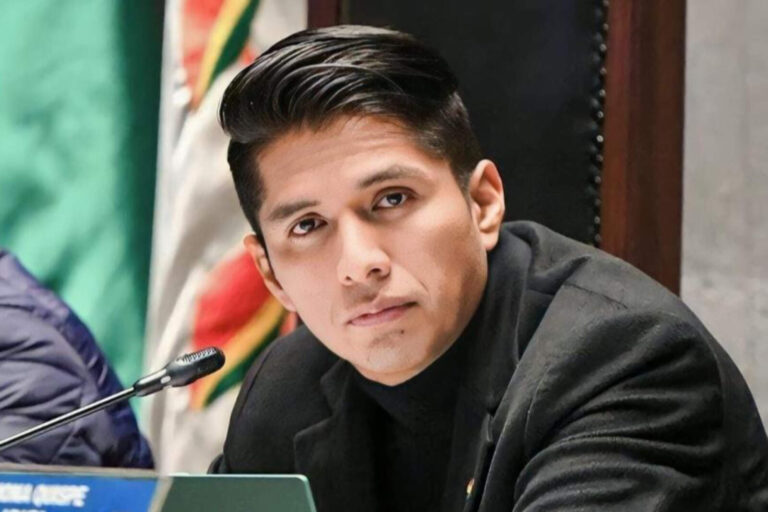 Andrónico Rodríguez se quedó sin asesor: Gutiérrez-Rubí dejó la campaña en caída libre