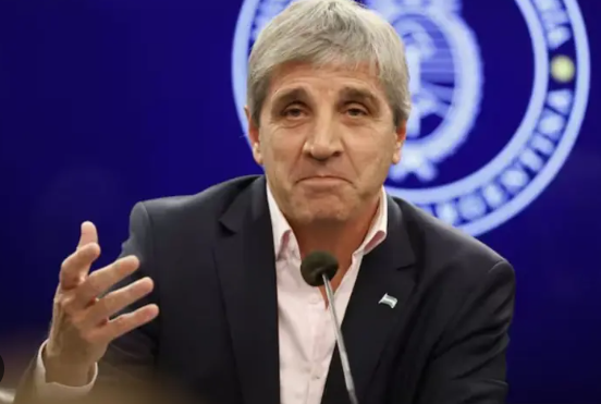 Las excusas de Caputo ante el salto del dólar