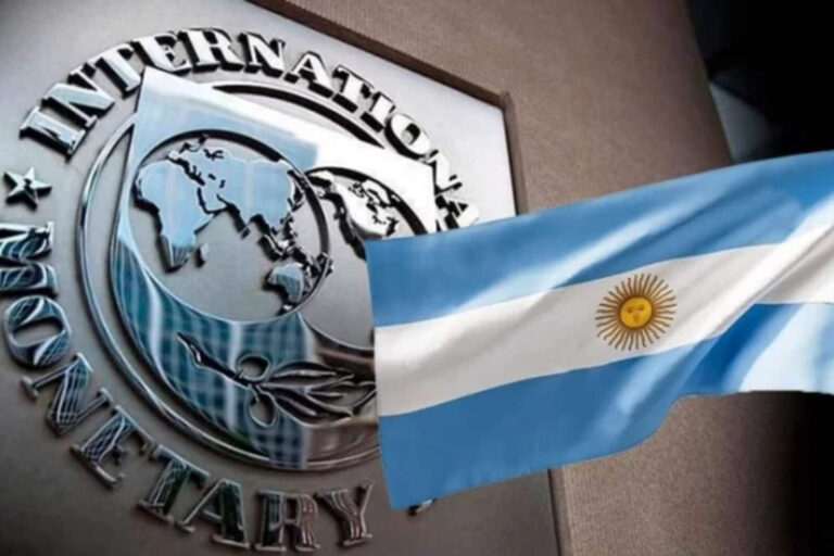 El FMI aprobó la revisión del acuerdo con Argentina y desembolsará USD 2.000 millones