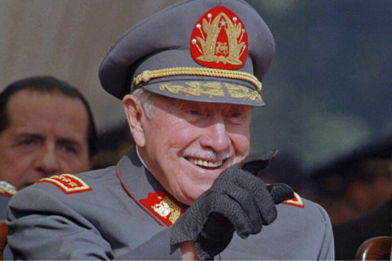 Un alumno chileno defendió a Pinochet y el profesor enloqueció: ‘Cállate, cállate’