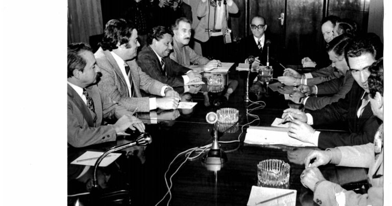 El colmo de un ministro de Economía de Isabel: asumió sin plan, pidió uno al público en un discurso y duró 21 días