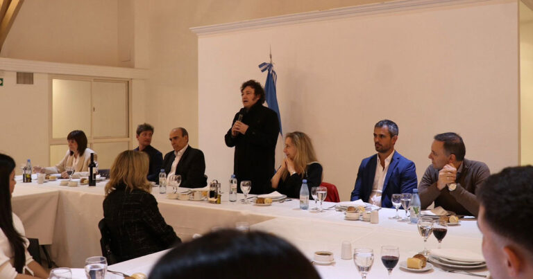 Javier Milei cena en Olivos con diputados libertarios y aliados para asegurar el blindaje a los vetos en el Congreso