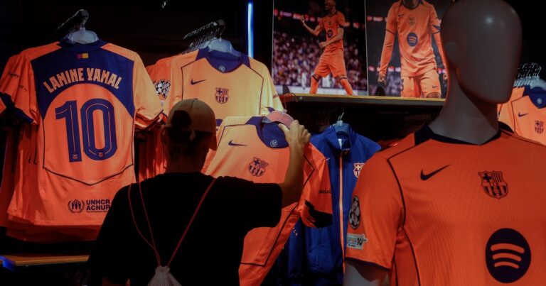 El Barcelona y su tercera camiseta en homenaje a un gran equipo que integró Messi