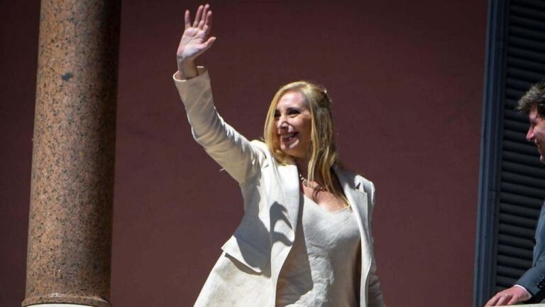 Escándalo nacional por el millonario reloj que usa Karina Milei