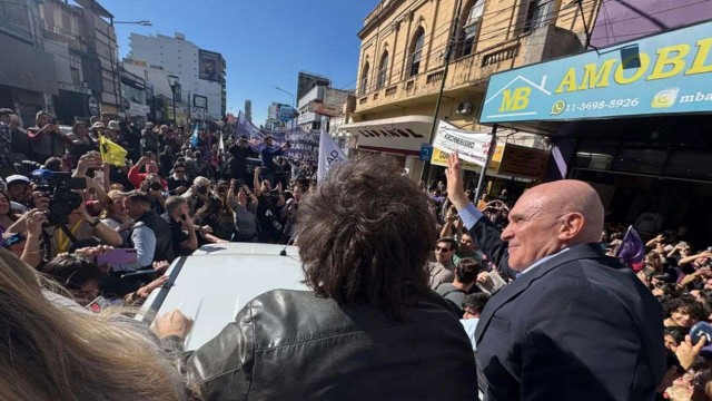 «Kukas tira piedras»: el mensaje de Milei luego de la agresión a la caravana en Lomas de Zamora