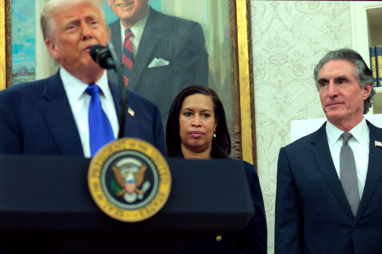 La alcaldesa de D.C admite que la intervención de Trump ayudó a bajar los delitos