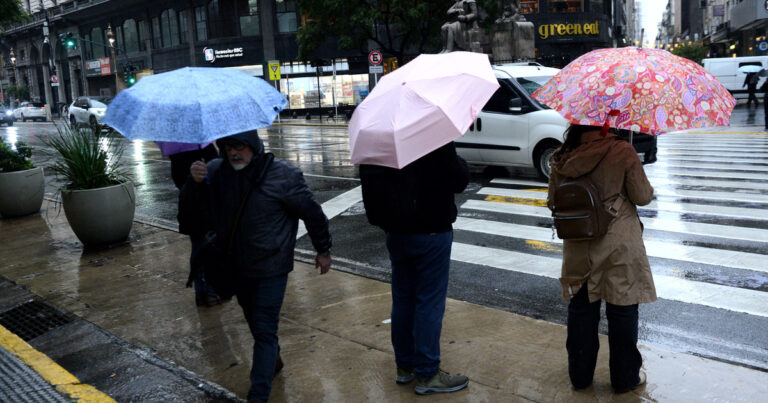 Tormenta de Santa Rosa: lluvias récord, barrios inundados y 12 provincias bajo alerta meteorológica por el temporal