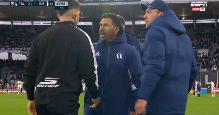 Tevez: empujón al cuarto árbitro y nueva derrota con Talleres