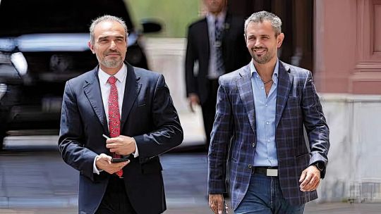 La extraña idea de combatir a la casta de la mano de los Menem