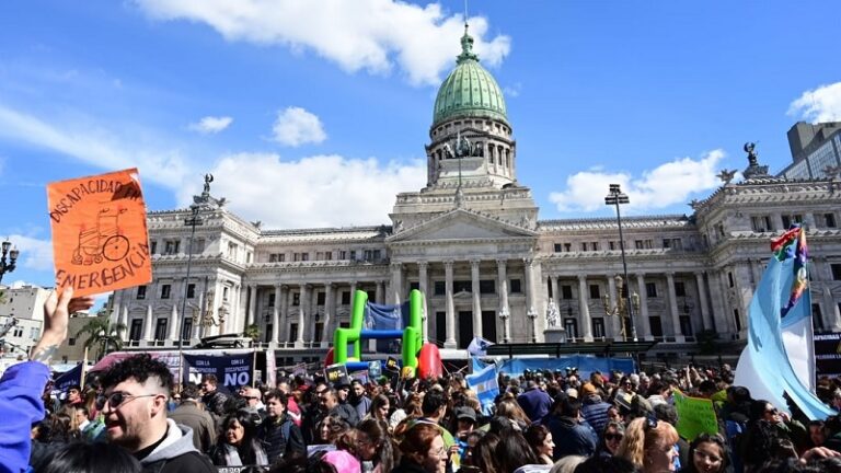 Es ley: el colectivo de Discapacidad se movilizó masivamente y lograron torcerle el brazo a Milei