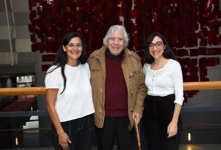 «Adentro está lloviendo y seguirá toda la noche», la coproducción con el Teatro Nacional Cervantes estrena en el Le Parc