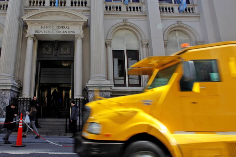 El BCRA vendió US$678 millones y perdió US$1110 millones en la semana