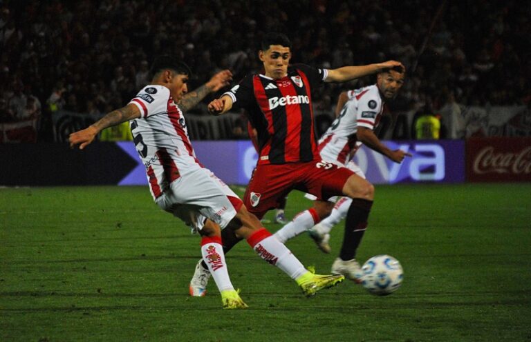 River Plate eliminó a Unión por penales con un Armani gigante en la Copa Argentina