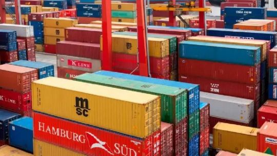 La balanza comercial registró un superávit de US$ 2.498 millones en noviembre, el más alto del año según el INDEC