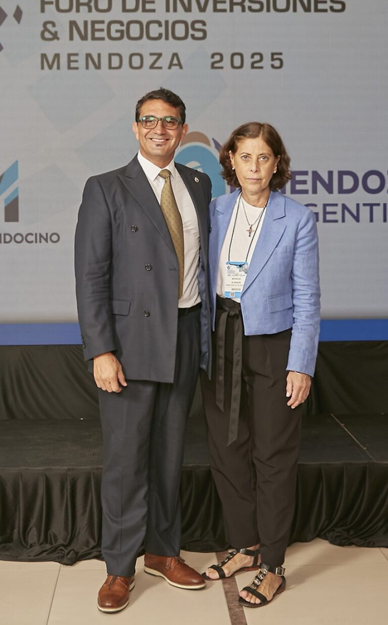 Toto Caputo pone un pie en la AGN con la abogada que echaron del Banco Ciudad por saltarse el corralito