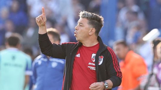 Mientras espera refuerzos, Gallardo define el equipo para el debut de River
