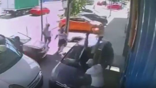 Violencia en San Justo: discutió con su padre, atropelló a un hombre y escapó