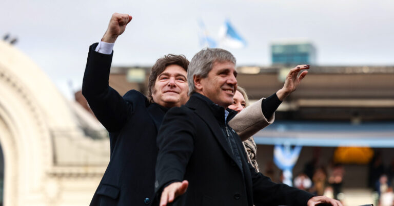 A quién le sirve el dólar a $ 1.400 si no es para ir ver el Mundial y ganar elecciones?