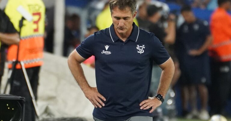 Vélez quiere seguir de racha y recibe a Riestra