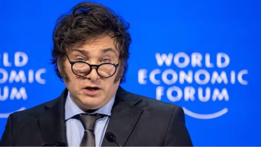 Encuesta: la desaprobación de Milei alcanza el 53%, pero la oposición no capitaliza el descontento