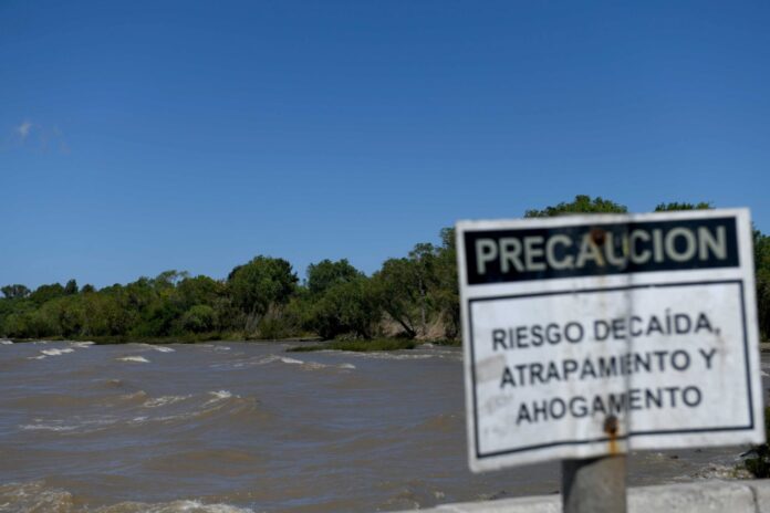 Vista aérea del Río de la Plata y su costa