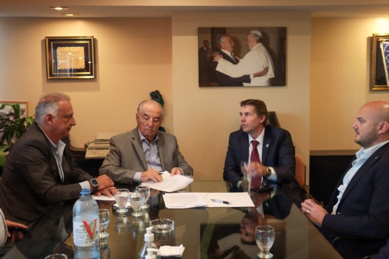 Comercio acuerda aumento del 5% y bono de $120.000